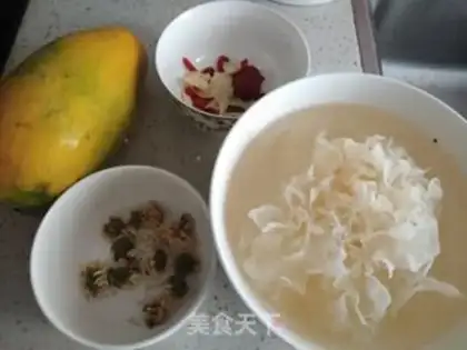 Make The papaya silver ear soup step 0