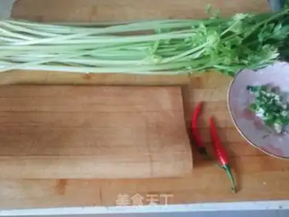 Make Celery fried dry step 0