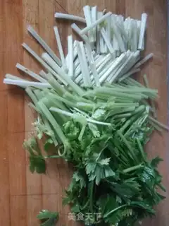 Make Celery fried dry step 1