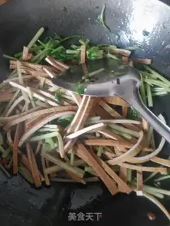 Make Celery fried dry step 4