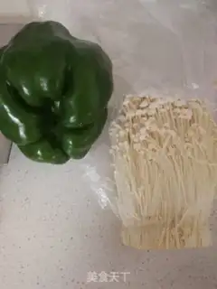 Make Yellow chicken step 1