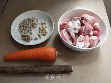 Make Piggy-hot-hot-hot-hot-hot plum soup step 0