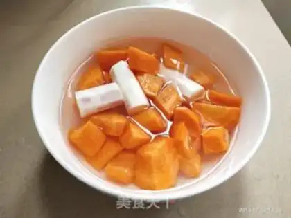 Make Piggy-hot-hot-hot-hot-hot plum soup step 1