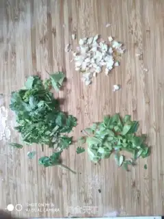 Make A spinach mix fan step 3