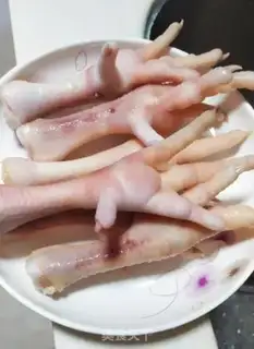 Make Electric salt, chicken feet step 0