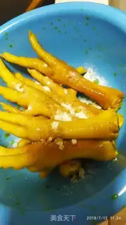Make Electric salt, chicken feet step 1