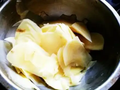 Make Spicy potato chips step 1