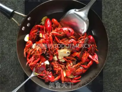 Make Spicy lobster step 1