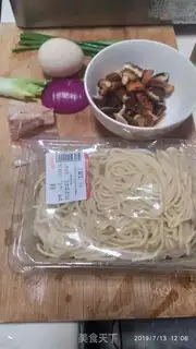 Make Frozen noodles for mushroom squid step 0