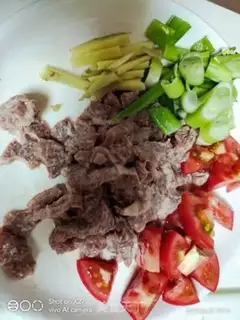 Make Onion-cracker beef step 0