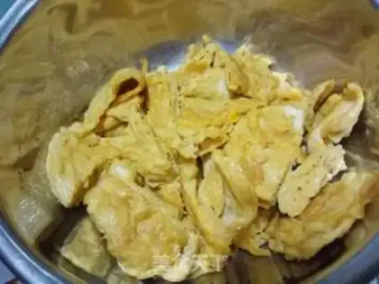 Make Smelt fried eggs step 1