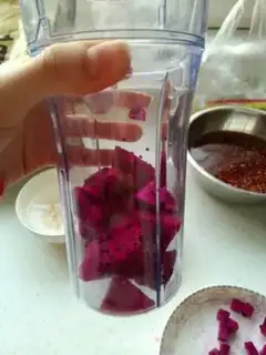 Make Pyramid honey yogurt shakes step 1