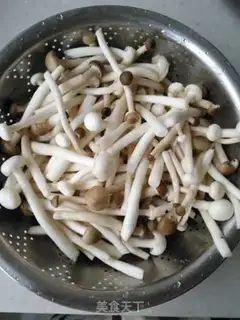 Make Seafood mushroom steam chicken step 0