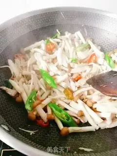 Make Crab mushrooms and fried meat step 8