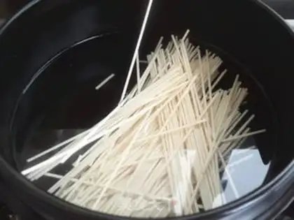 Make Stone pot noodles step 1