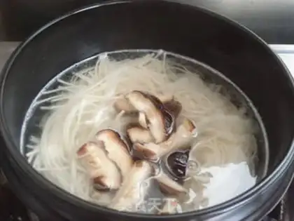 Make Stone pot noodles step 3