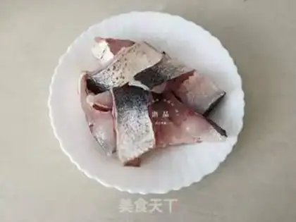Make Red-burned fish and rice step 1