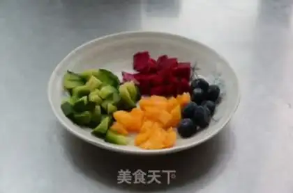 Make Oatmeal fruit yogurt cup step 1