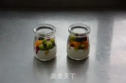 Make Oatmeal fruit yogurt cup step 2