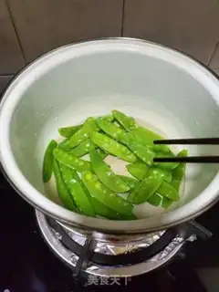 Make Clear the Dutch beans step 1