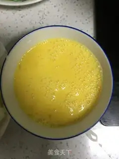 Make Scrambled eggs with onions step 1