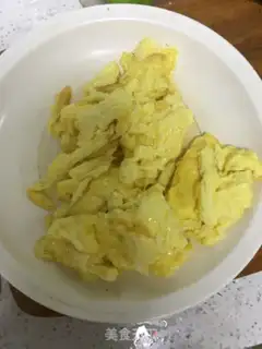 Make Scrambled eggs with onions step 2