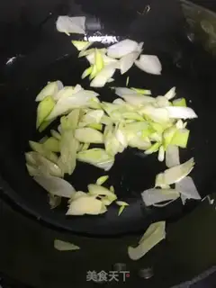 Make Scrambled eggs with onions step 3