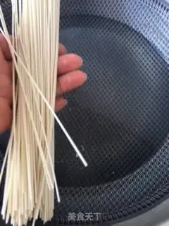 Make Flaming conch noodles step 10