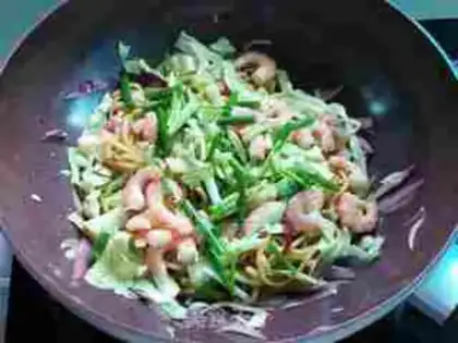 Make Shrimp noodles step 8
