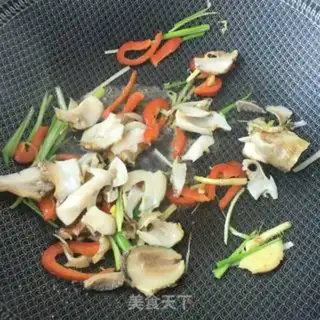 Make Flaming conch noodles step 17