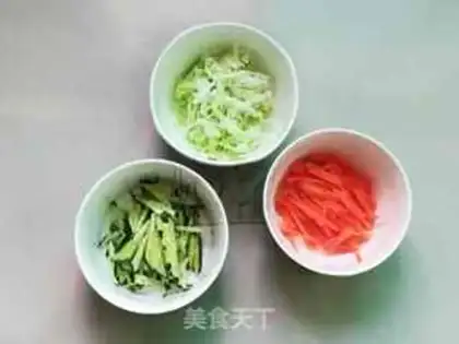 Make Meat and vegetable noodles step 1