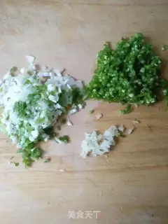 Make Green peppers and eggs step 1