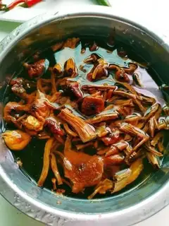 Make Yellow chicken step 1