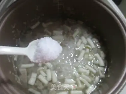 Make The rice porridge in the seafood mushrooms step 8