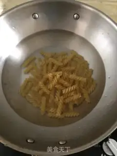 Make Black pepper steak and pasta step 1