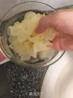 Make Silver-ear red-tree sugar step 1