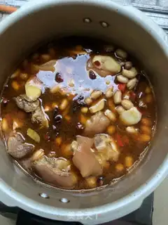 Make A yellow peanut pig hoof step 10