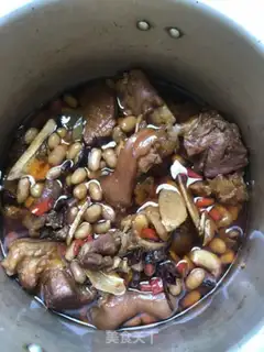 Make A yellow peanut pig hoof step 11