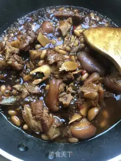 Make A yellow peanut pig hoof step 12