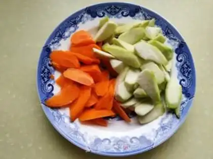 Make Carrot and melon step 0