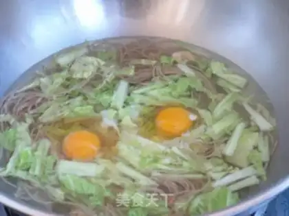 Make Eggs and flour soup step 4