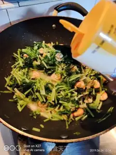 Make Celery and shrimp step 4