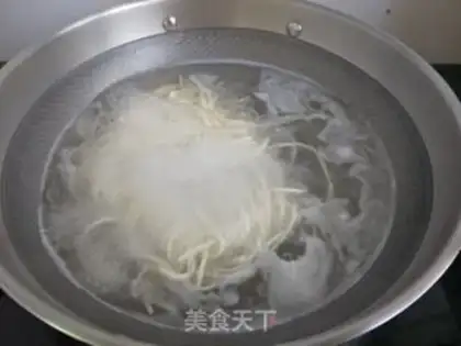 Make Tomato noodles step 1