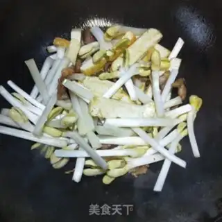 Make Peanut sprouts step 5