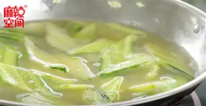 Make The cucumber meat soup step 4