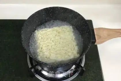 Make Milk turkey noodles step 4