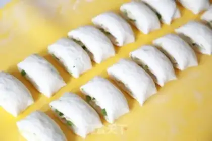 Make Onion rolls step 4