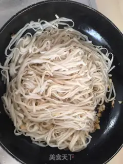 Make Shrimp garlic noodles step 7