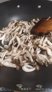 Make Chicken chest fried crab mushrooms step 1