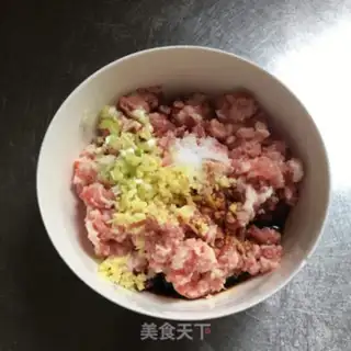 Make Mulli melon ball soup step 1